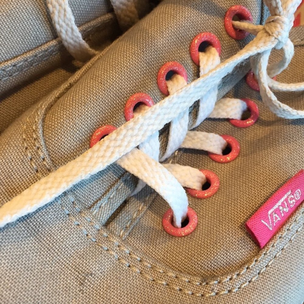 8 Vans Sneakers Gray with Pink Trim - Picture 2 of 7